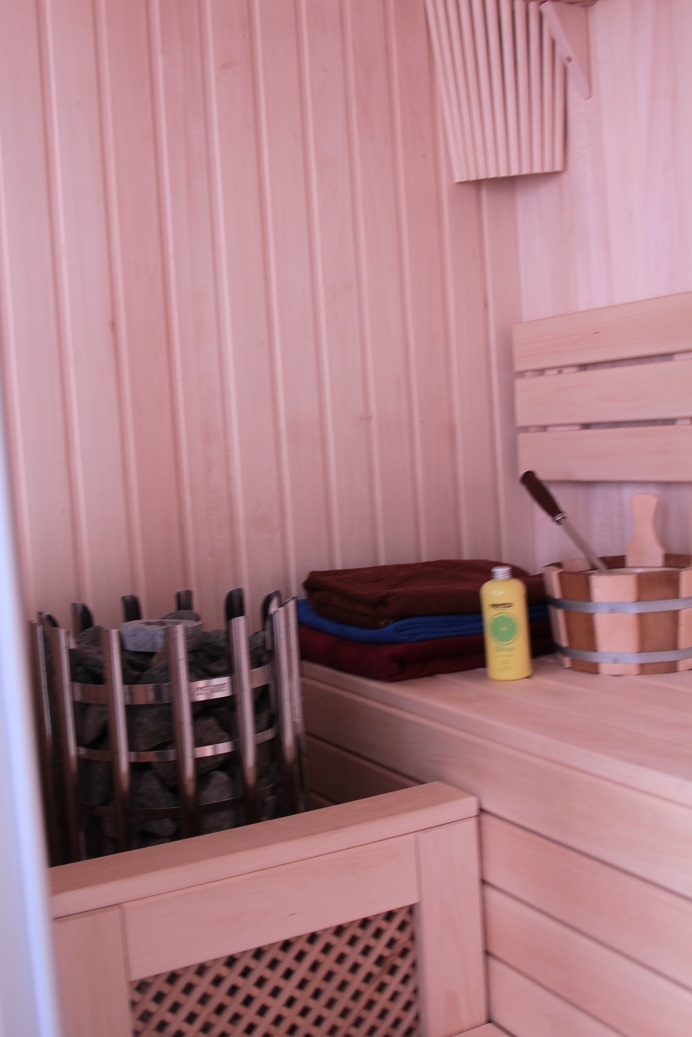 стены и полки из липы