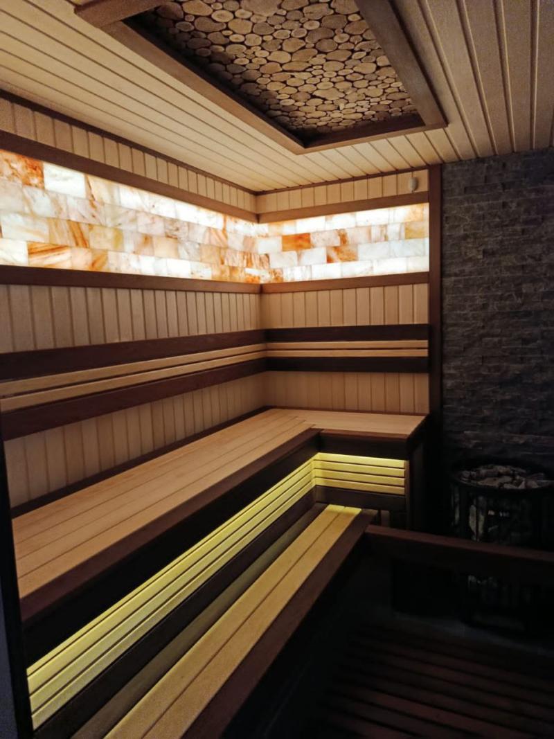 Сауна с панно из можжевельника Сауна с панно из можжевельника